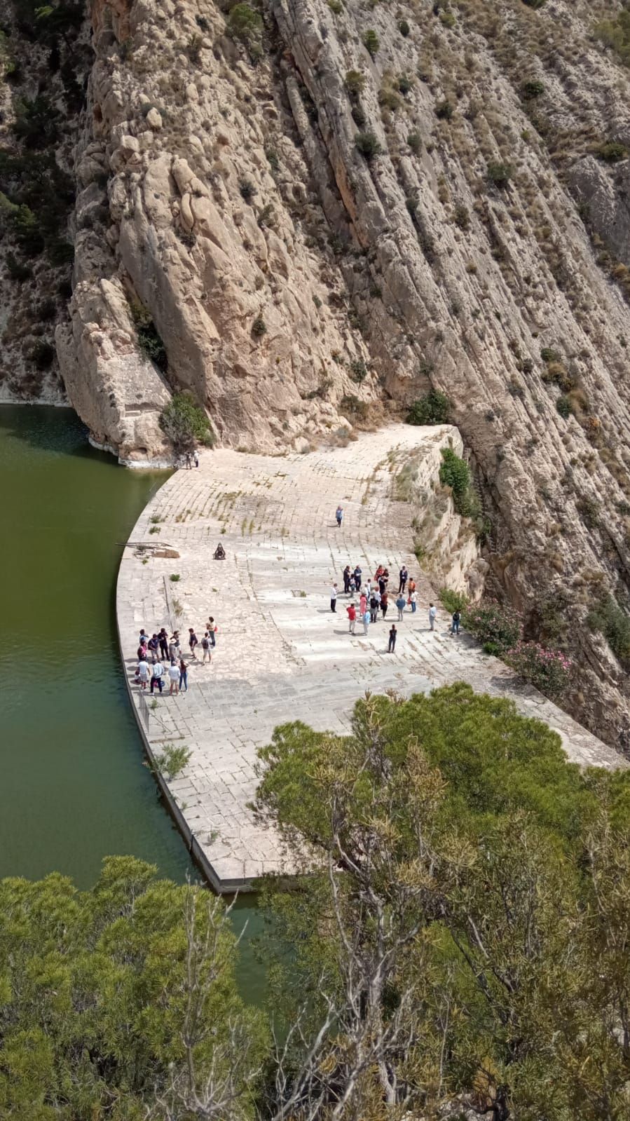 Visita del grupo del proyecto WaVE a la presa de Tibi